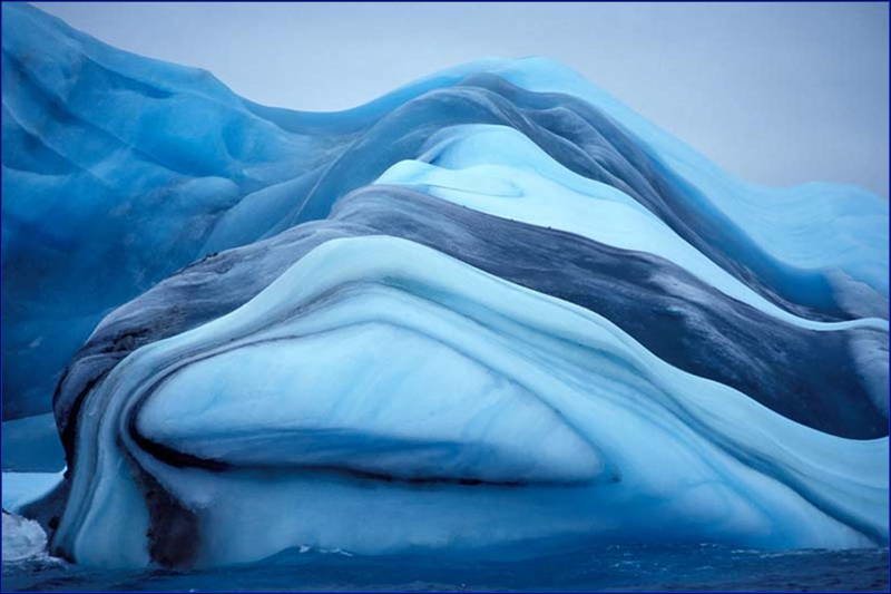 20bizarre-natural-phenomena-striped-iceberg-3