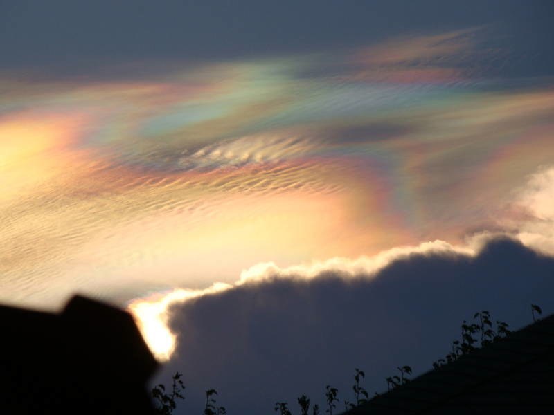 10bizarre-natural-phenomena-fire-rainbow-1