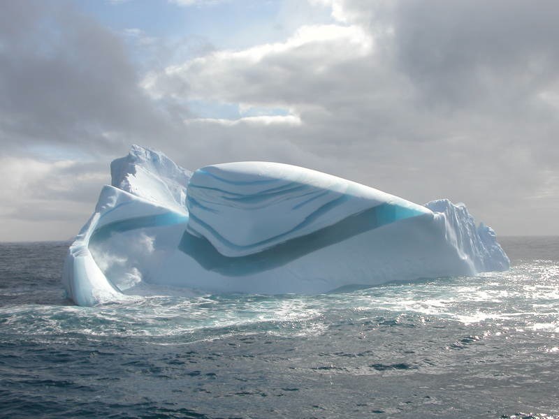21bizarre-natural-phenomena-striped-iceberg-4