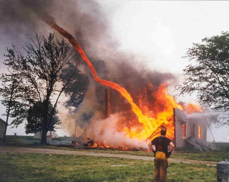 22bizarre-natural-phenomena-fire-whirl-1